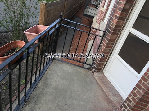 Summer St. Somerville photo 44