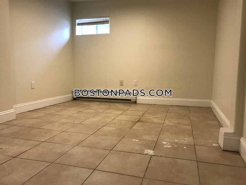 BOSTON - MISSION HILL - 3 Beds, 1 Bath - Image 10
