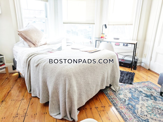 Boston - $2,450+ /mo