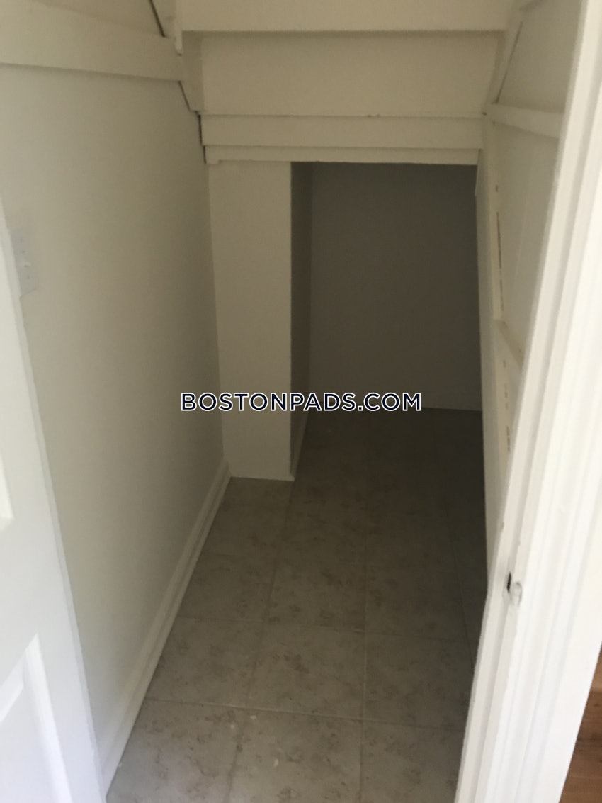 BROOKLINE - CHESTNUT HILL - 1 Bed, 1.5 Baths - Image 7