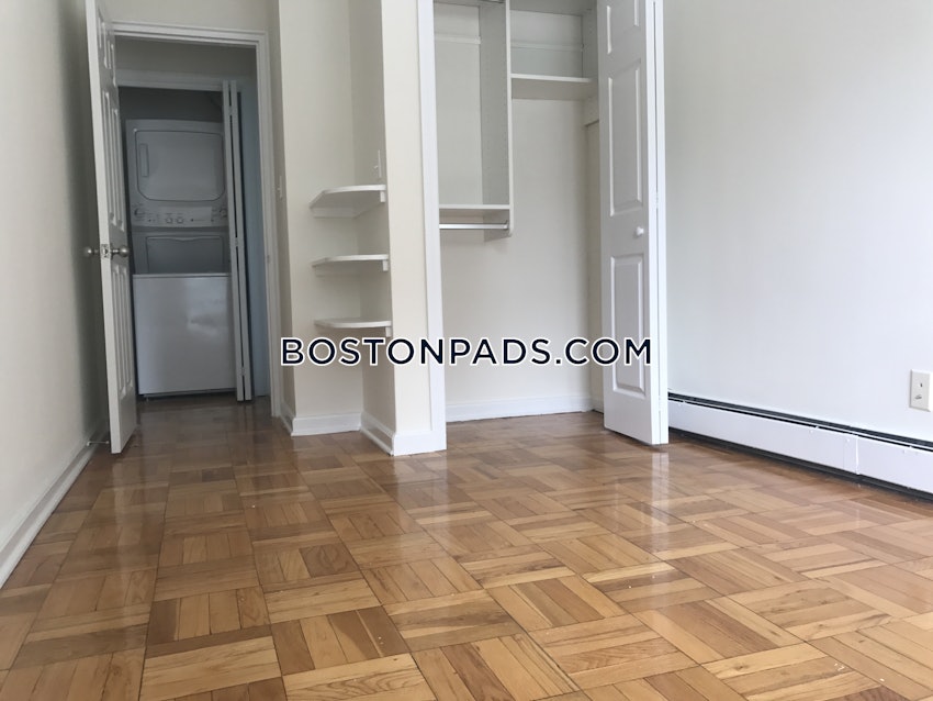 BROOKLINE - CHESTNUT HILL - 1 Bed, 1.5 Baths - Image 5