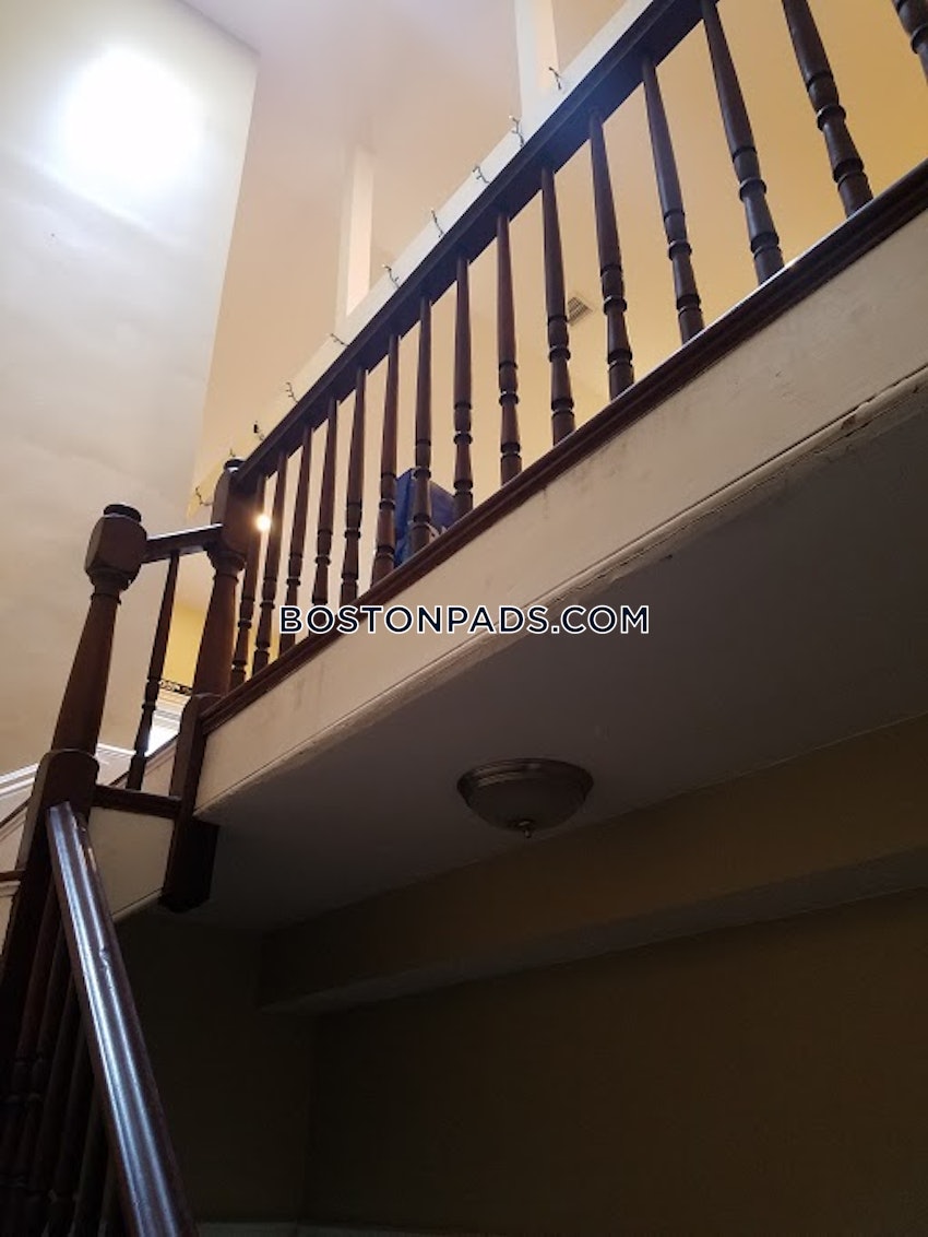 BOSTON - MISSION HILL - 5 Beds, 2 Baths - Image 4