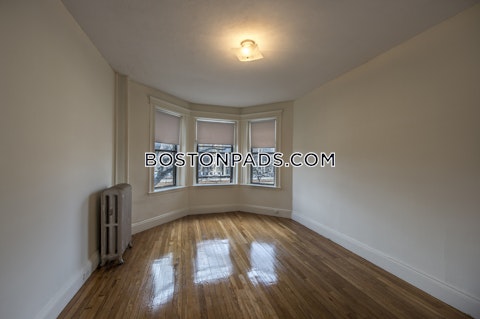 Commonwealth Ave. Brookline photo 4