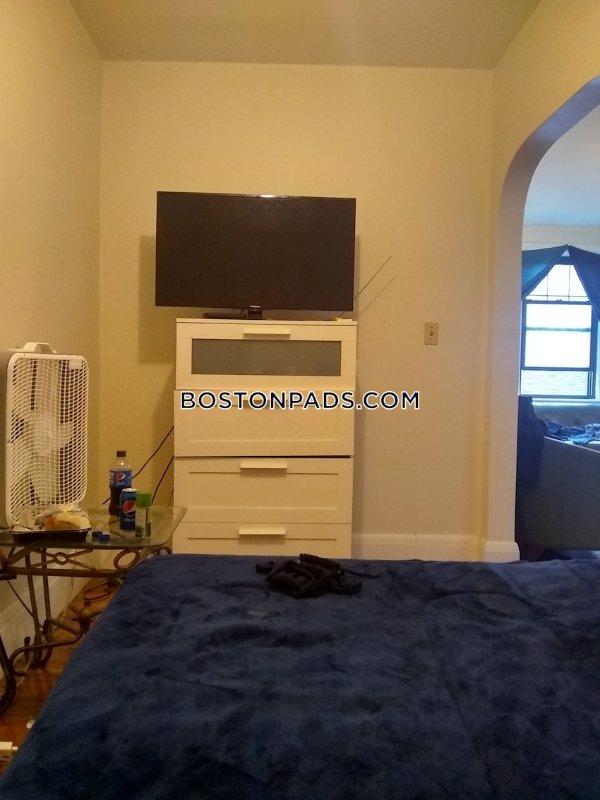 Malden - Studio , 1 Bath - Image 8