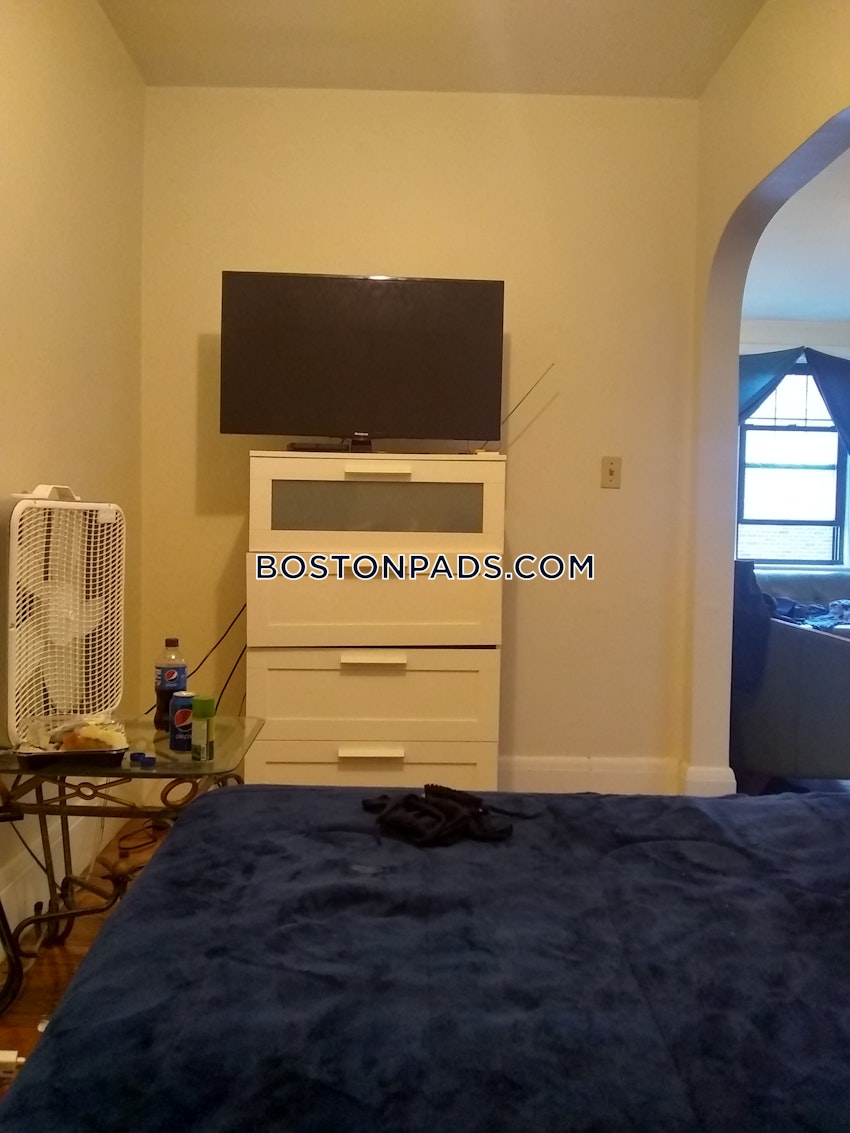 Malden - Studio , 1 Bath - Image 13