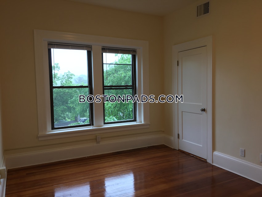 BROOKLINE- WASHINGTON SQUARE - 2 Beds, 1 Bath - Image 11