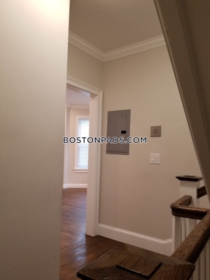 BOSTON - ROXBURY - 4 Beds, 1 Bath - Image 83