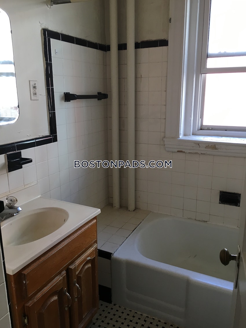 Brookline - Washington Square - 1 Bed, 1 Bath - Image 8