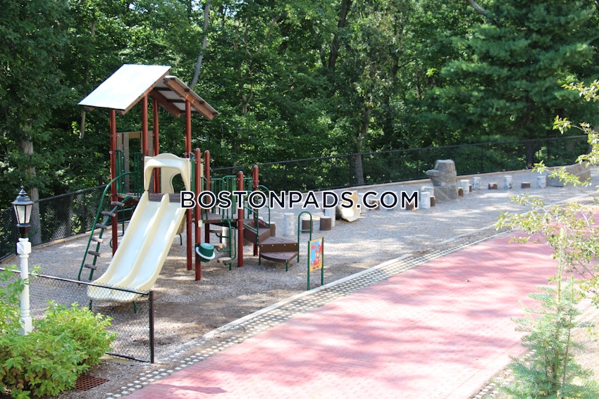 NEWTON - CHESTNUT HILL - 1 Bed, 1.5 Baths - Image 14