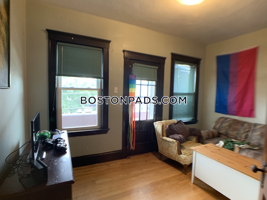 MEDFORD - TUFTS - 1 Bed, 1 Bath - Image 2