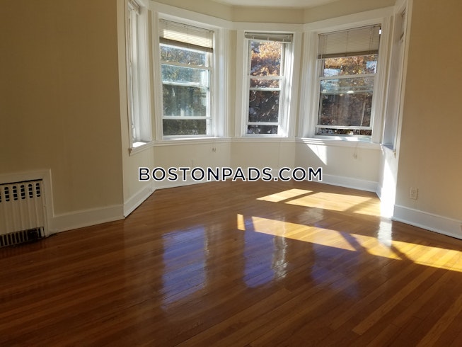 Boston - $2,600+ /mo