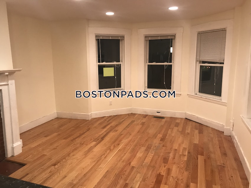 Waltham - 4 Beds, 2 Baths - Image 11