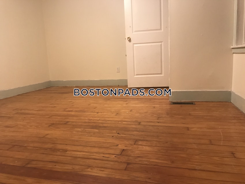 Waltham - 4 Beds, 2 Baths - Image 6