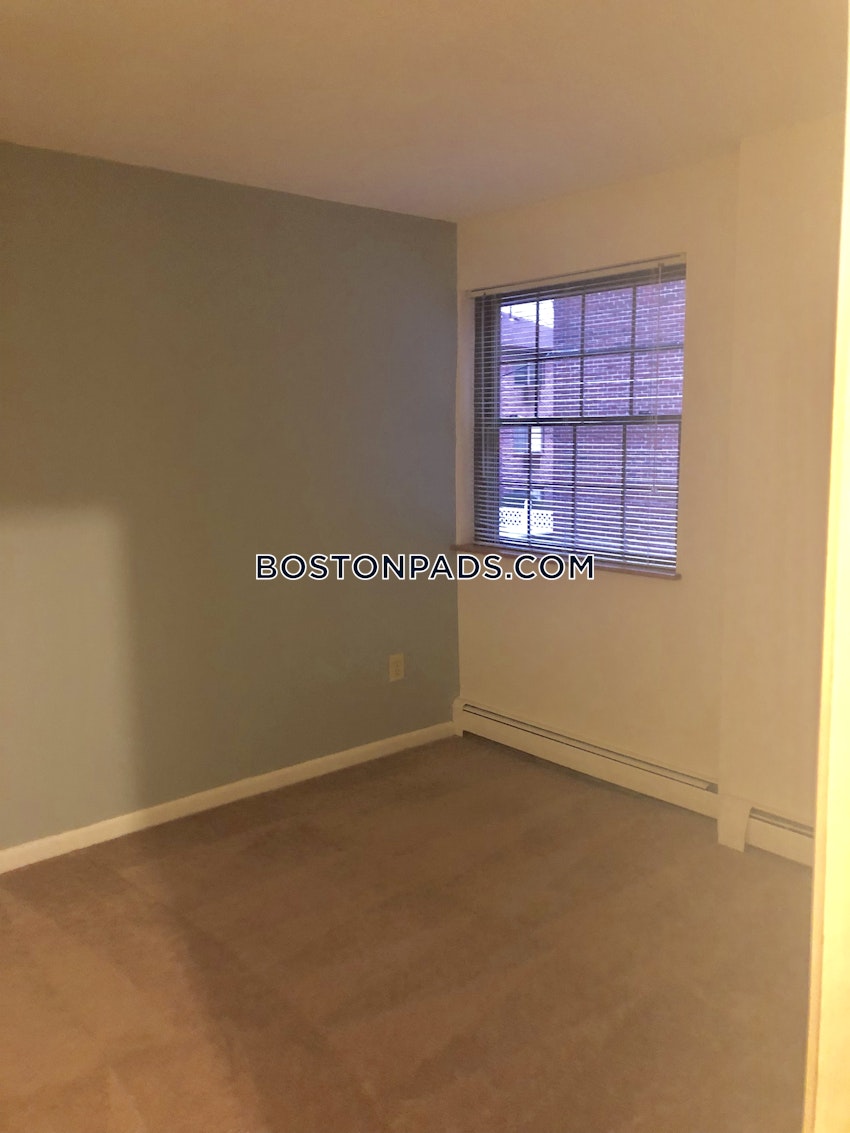 WOBURN - 2 Beds, 1 Bath - Image 12