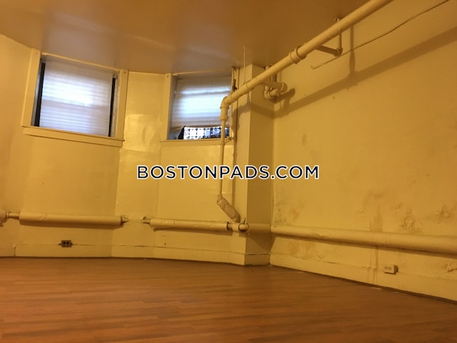 Boston - $2,850+ /mo