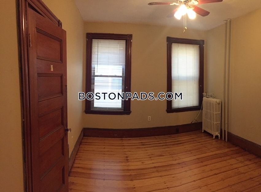 BOSTON - MISSION HILL - 3 Beds, 1 Bath - Image 9