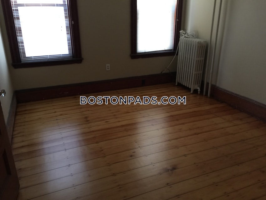 BOSTON - MISSION HILL - 3 Beds, 1 Bath - Image 4