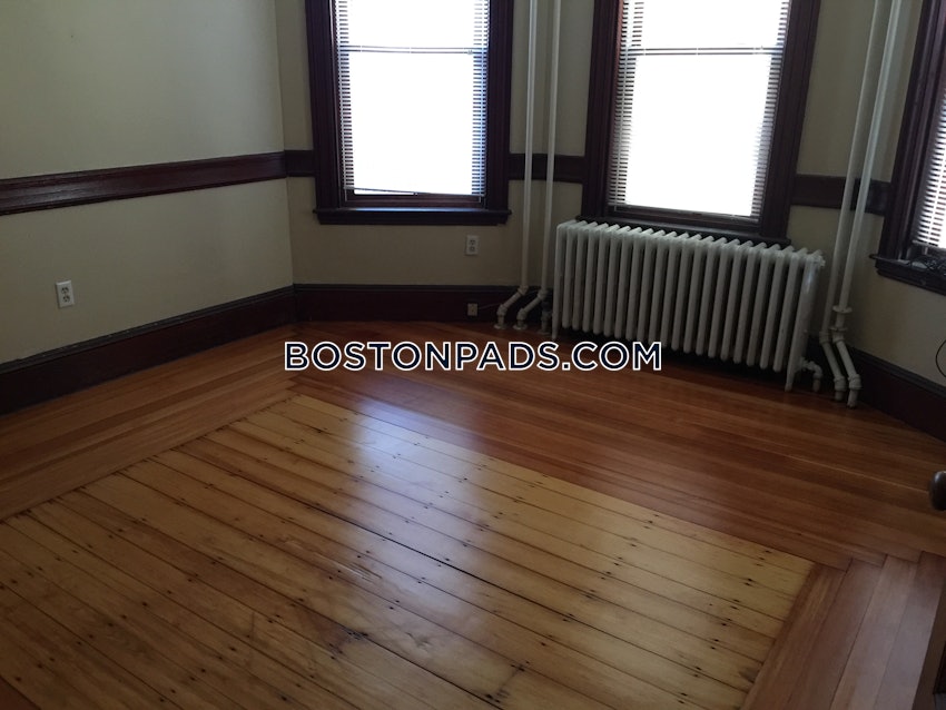 BOSTON - MISSION HILL - 3 Beds, 1 Bath - Image 3