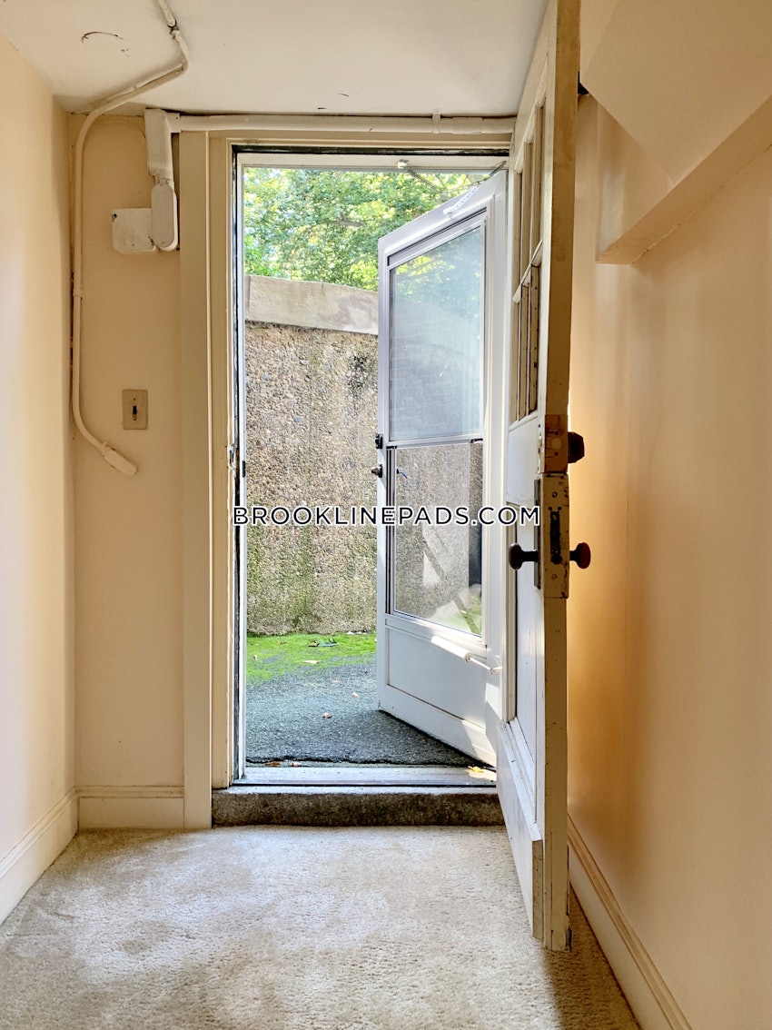 BROOKLINE - BEACONSFIELD - 1 Bed, 1 Bath - Image 4