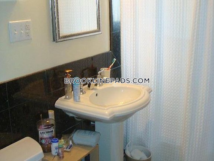 BROOKLINE- WASHINGTON SQUARE - 2 Beds, 1 Bath - Image 7