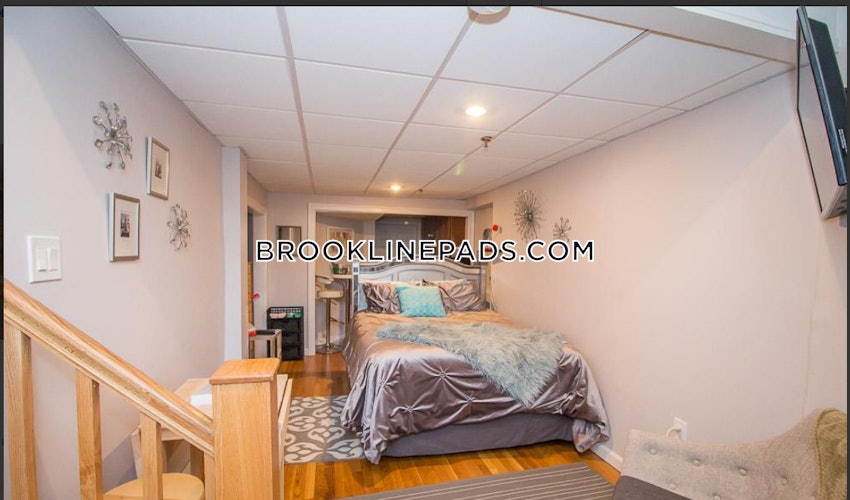 BROOKLINE - BEACONSFIELD - Studio , 1 Bath - Image 2