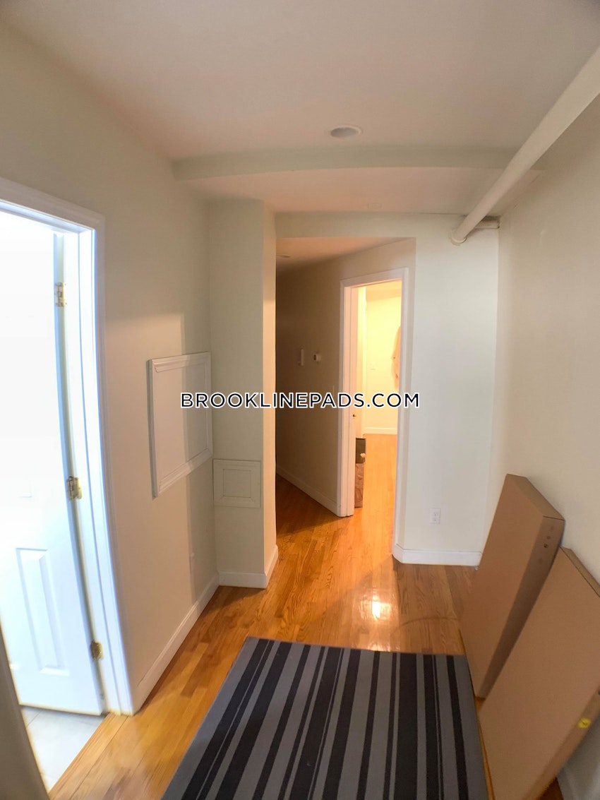BROOKLINE- BOSTON UNIVERSITY - 3 Beds, 2 Baths - Image 42