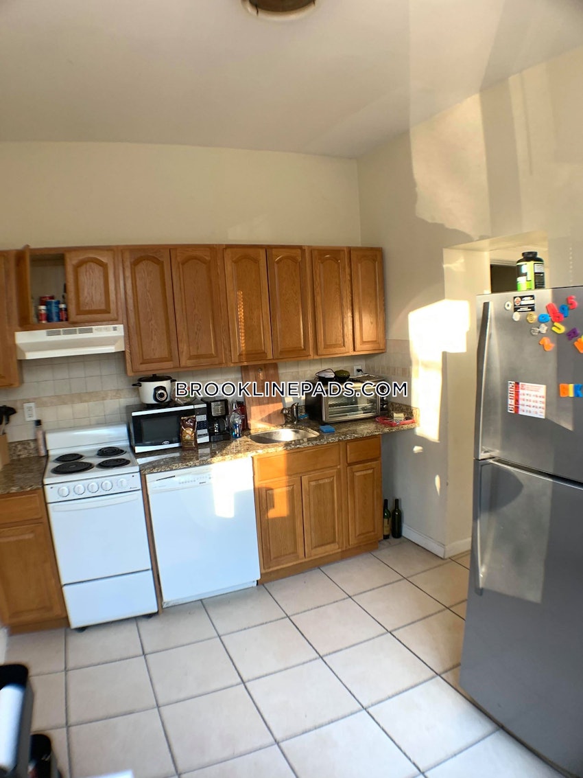 BROOKLINE- BOSTON UNIVERSITY - 3 Beds, 2 Baths - Image 40