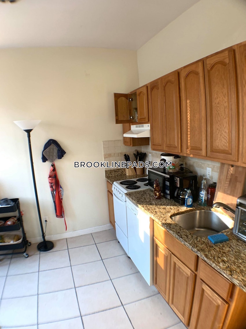 BROOKLINE- BOSTON UNIVERSITY - 3 Beds, 2 Baths - Image 41