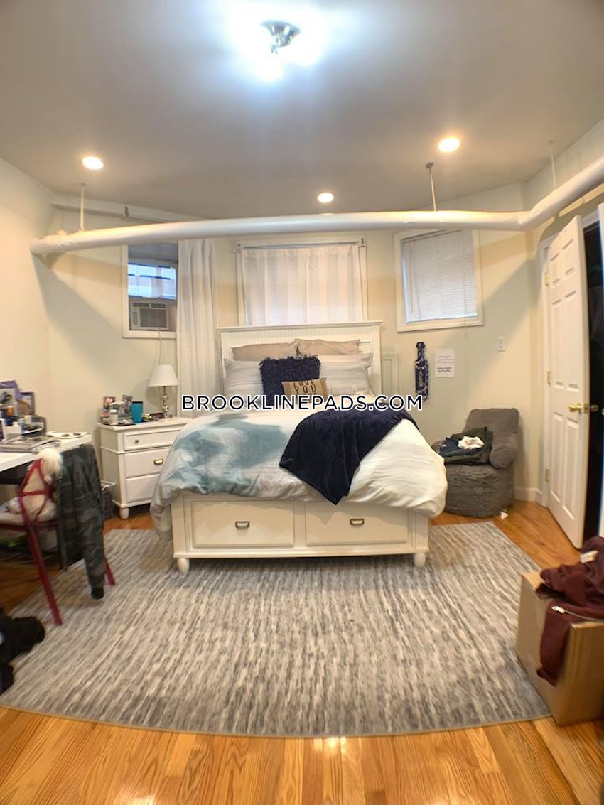 BROOKLINE- BOSTON UNIVERSITY - 4 Beds, 2 Baths - Image 11