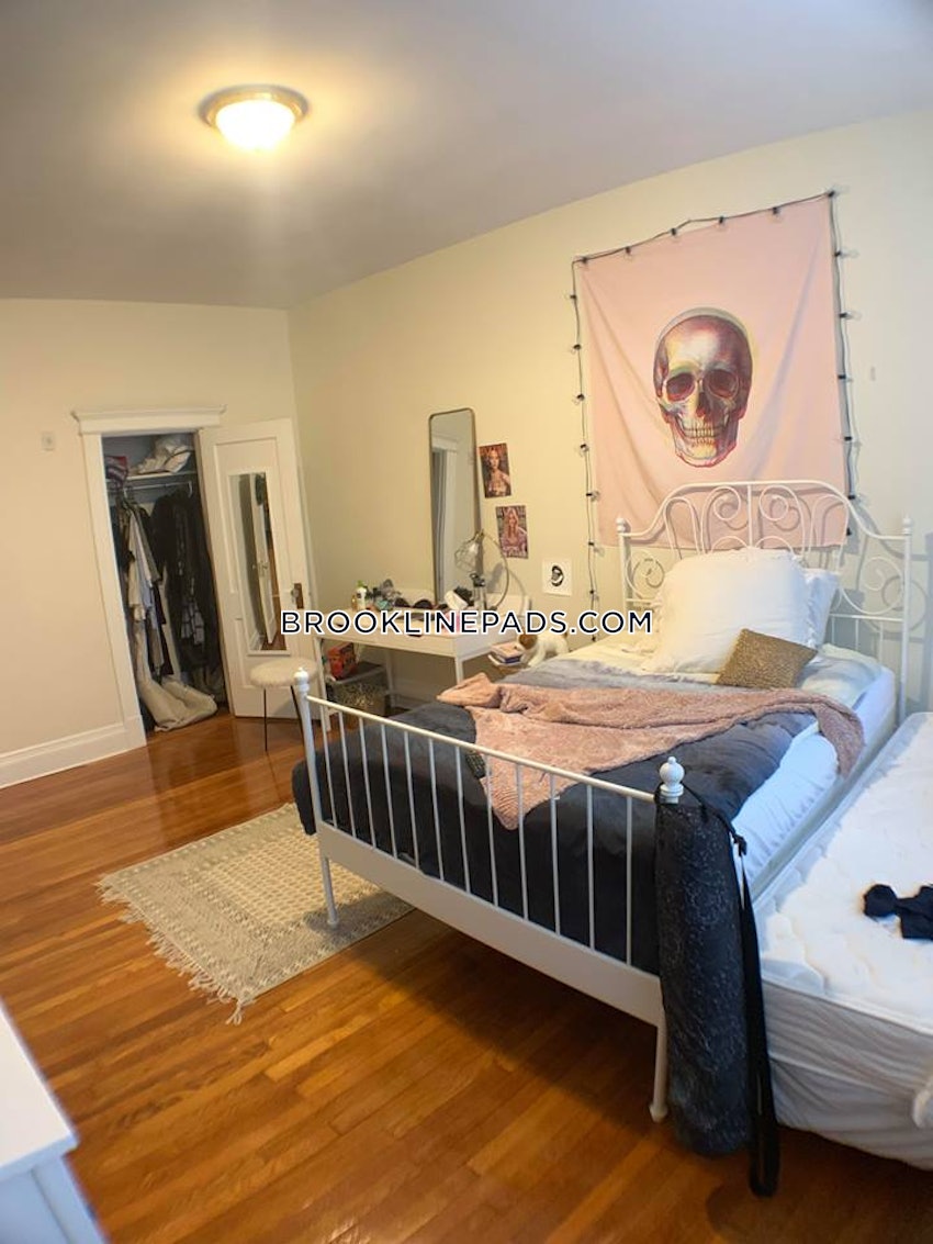 BROOKLINE- BOSTON UNIVERSITY - 4 Beds, 2 Baths - Image 35