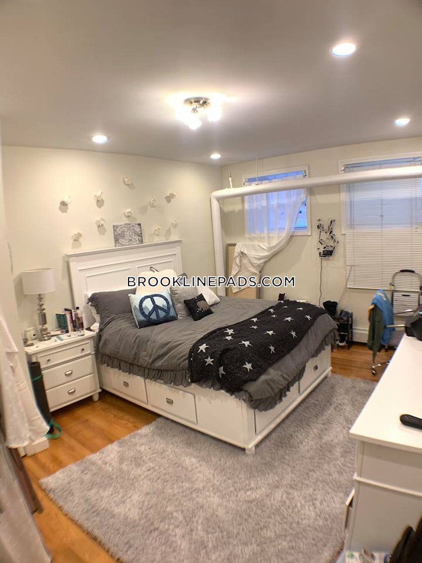 BROOKLINE- BOSTON UNIVERSITY - 4 Beds, 2 Baths - Image 5