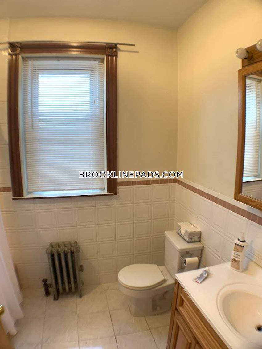 BROOKLINE- BOSTON UNIVERSITY - 3 Beds, 2 Baths - Image 17