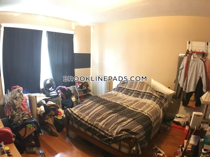 BROOKLINE- COOLIDGE CORNER - 4 Beds, 1 Bath - Image 9