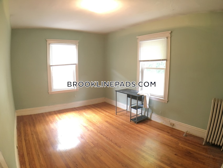 BROOKLINE- COOLIDGE CORNER - 4 Beds, 1 Bath - Image 11