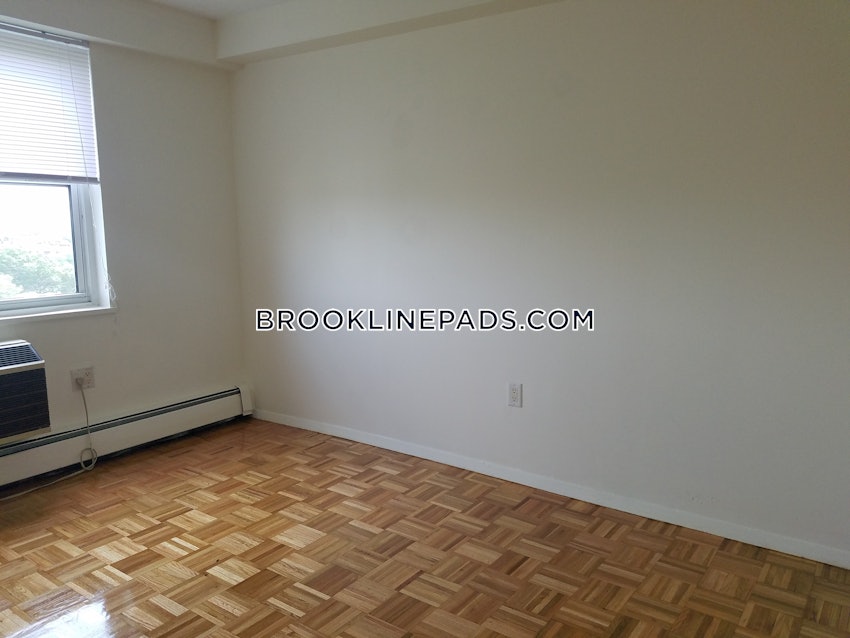 BROOKLINE- BOSTON UNIVERSITY - 3 Beds, 1 Bath - Image 6