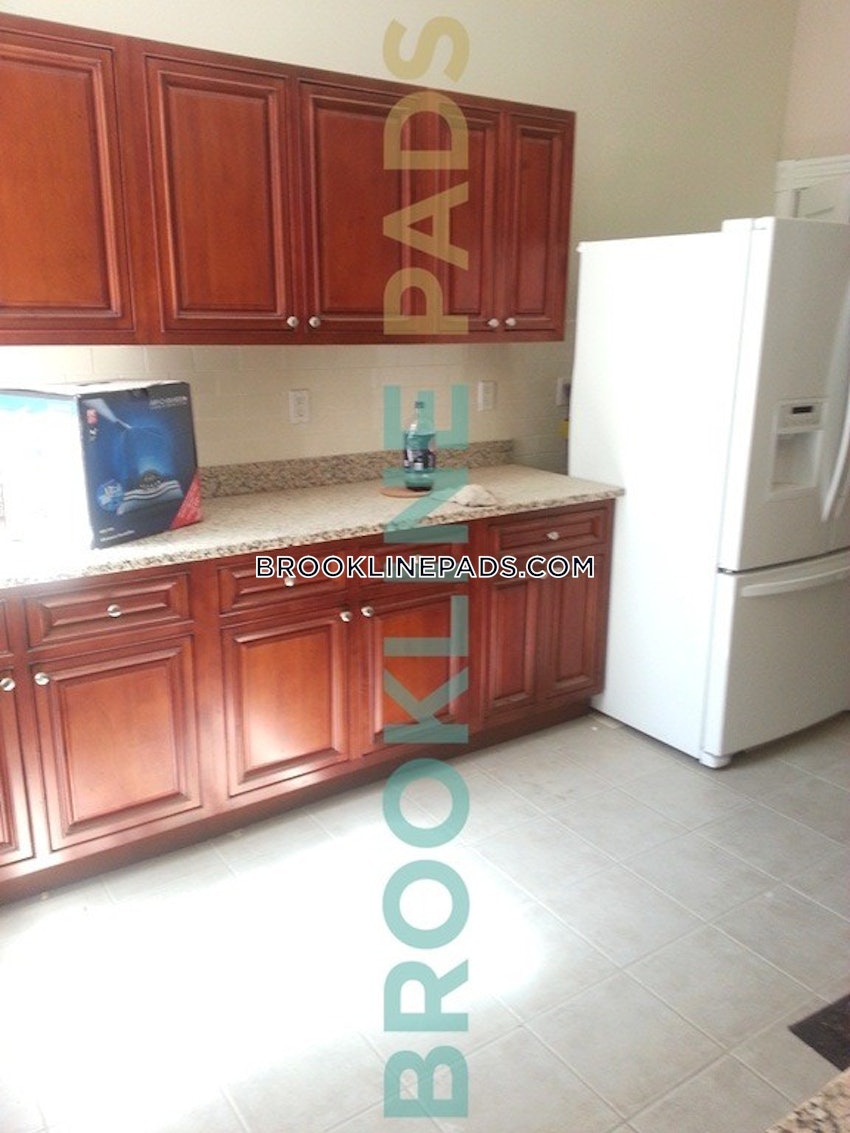 BROOKLINE- BOSTON UNIVERSITY - 4 Beds, 2 Baths - Image 5