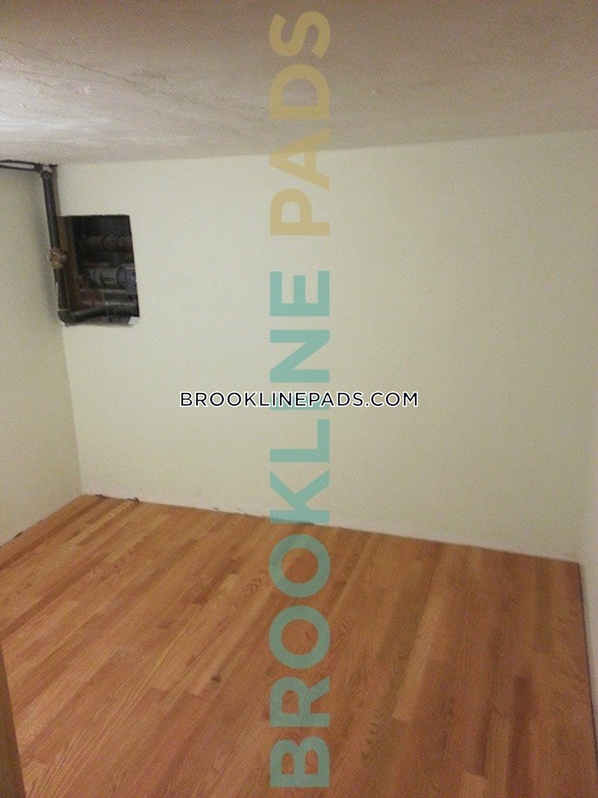 BROOKLINE- BOSTON UNIVERSITY - 4 Beds, 2 Baths - Image 41