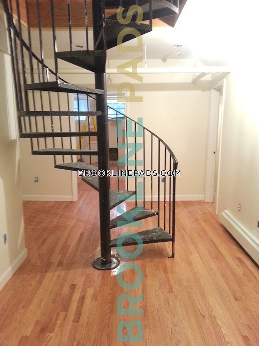 BROOKLINE- BOSTON UNIVERSITY - 4 Beds, 2 Baths - Image 12