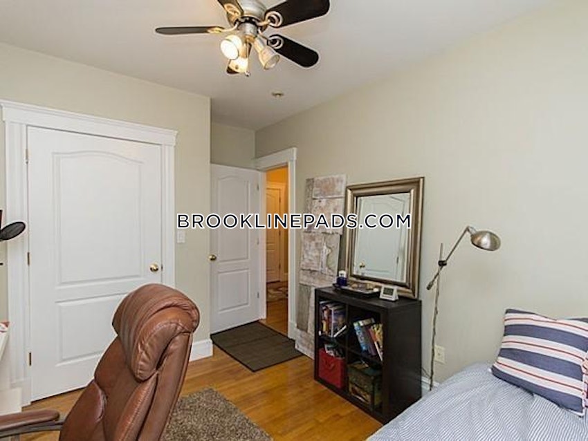 BROOKLINE- BOSTON UNIVERSITY - 4 Beds, 2 Baths - Image 5