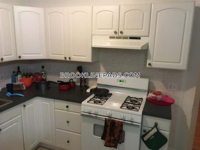 BROOKLINE- BOSTON UNIVERSITY - 4 Beds, 1 Bath - Image 3