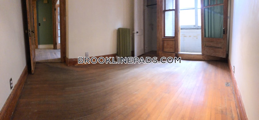 BROOKLINE- BOSTON UNIVERSITY - 4 Beds, 2 Baths - Image 3