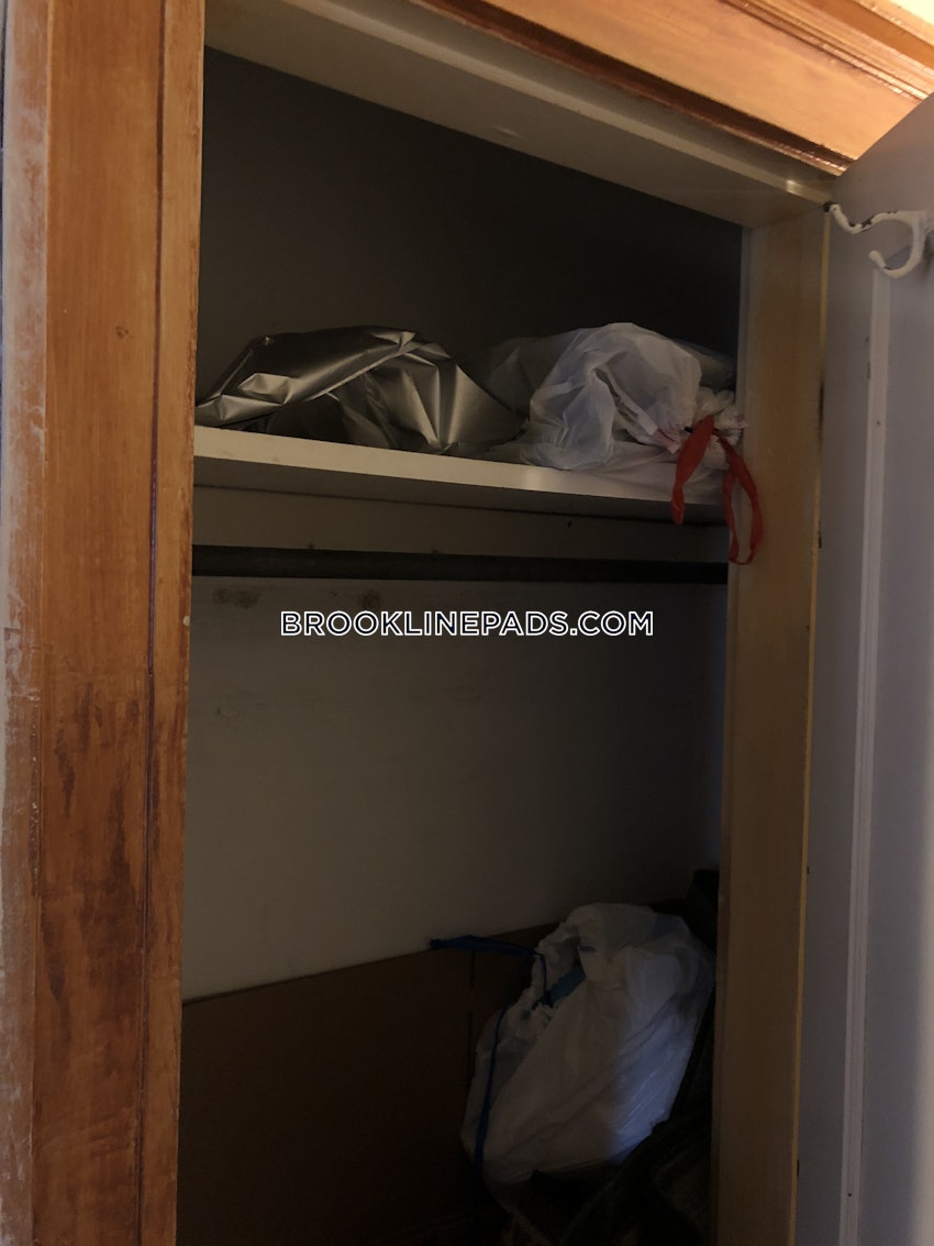 BROOKLINE- BOSTON UNIVERSITY - 4 Beds, 2 Baths - Image 24