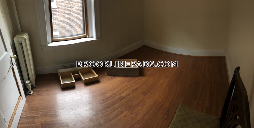 BROOKLINE- BOSTON UNIVERSITY - 4 Beds, 2 Baths - Image 4