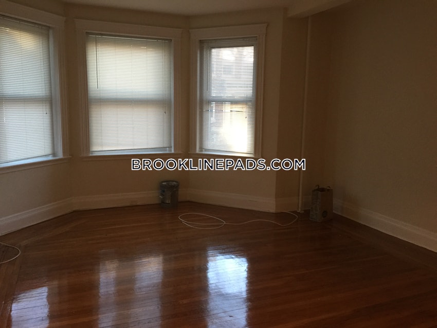 BROOKLINE- BOSTON UNIVERSITY - 4 Beds, 2 Baths - Image 14