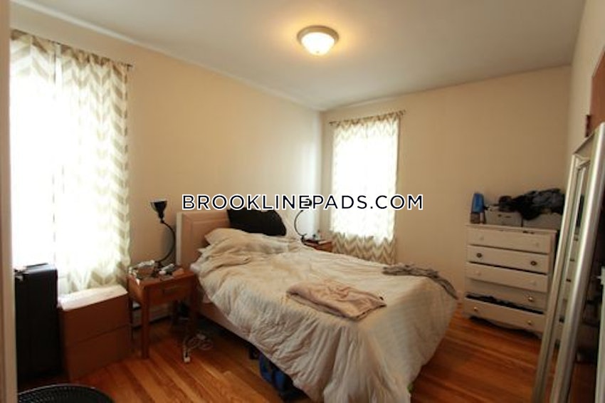 BROOKLINE- WASHINGTON SQUARE - 1 Bed, 1 Bath - Image 2