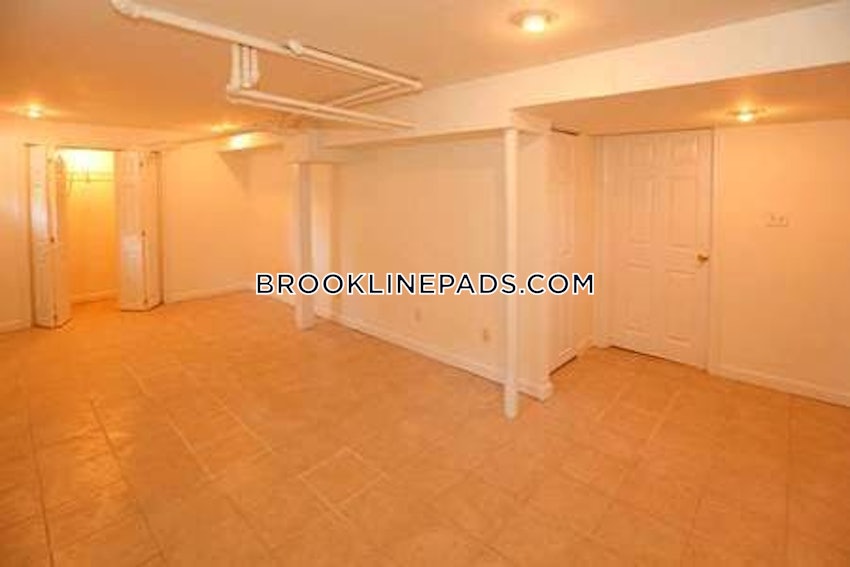 BROOKLINE - CHESTNUT HILL - 3 Beds, 2 Baths - Image 3