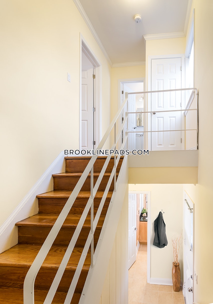 BROOKLINE - CHESTNUT HILL - 2 Beds, 1.5 Baths - Image 20