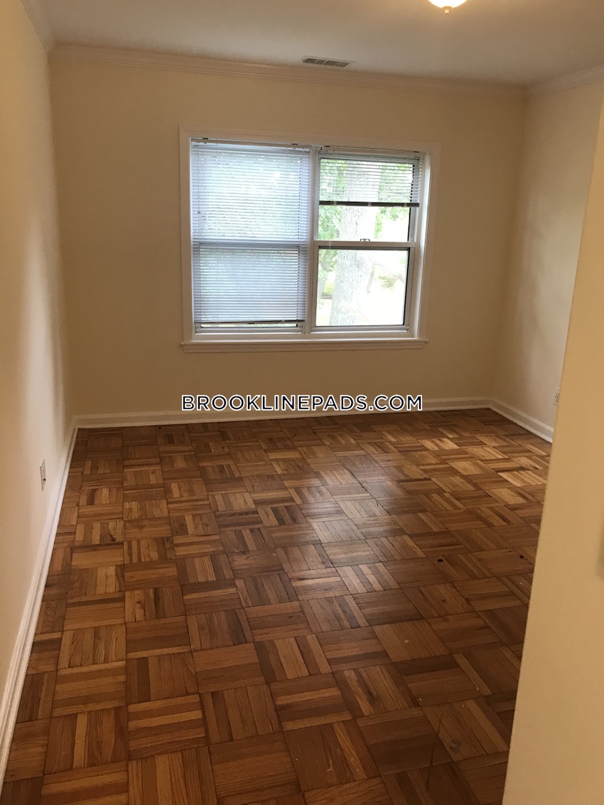 BROOKLINE - CHESTNUT HILL - 2 Beds, 1.5 Baths - Image 10