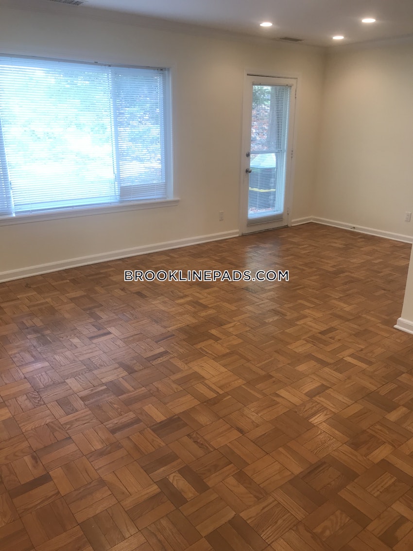 BROOKLINE - CHESTNUT HILL - 2 Beds, 1.5 Baths - Image 7