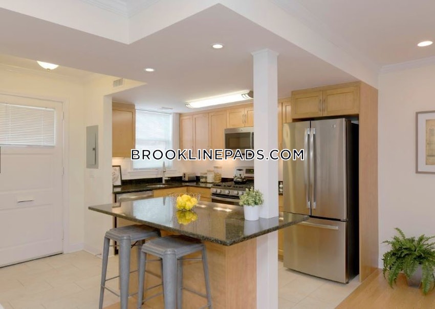 BROOKLINE - CHESTNUT HILL - 2 Beds, 2.5 Baths - Image 1